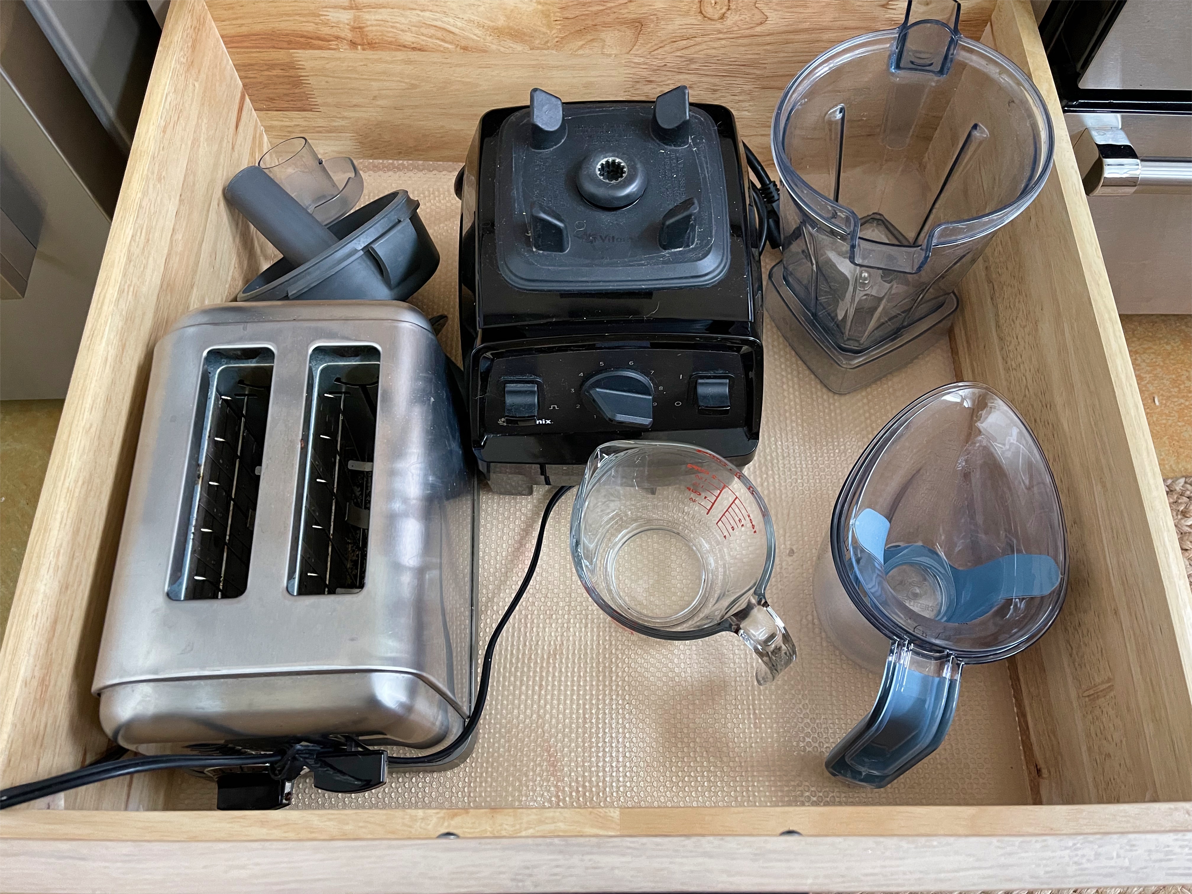 Kitchen Toaster & Vitamix